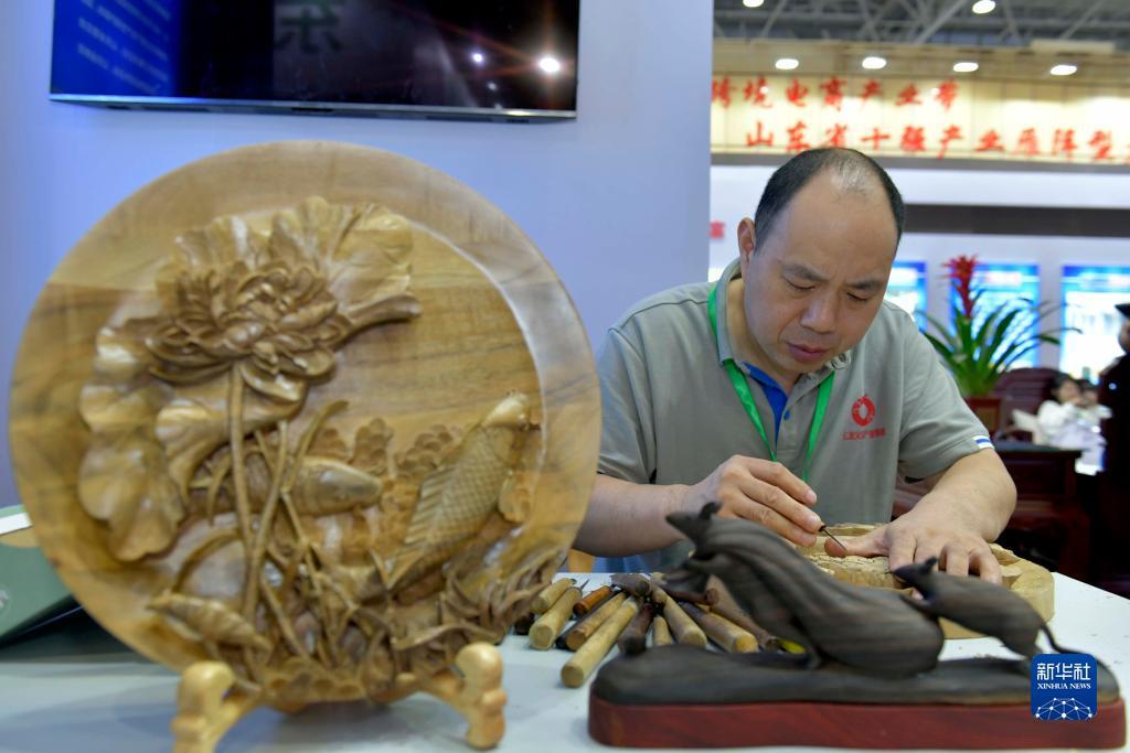 老虎机游戏草莓九连线